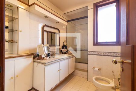 Casa à venda com 1008m², 5 quartos e 5 vagas Casa à venda com 1008m², 5 quartos e 5 vagasBanheiro da suíte 2