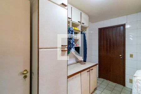 Casa à venda com 1008m², 5 quartos e 5 vagas Casa à venda com 1008m², 5 quartos e 5 vagasÁrea de serviço