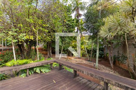 Casa à venda com 1008m², 5 quartos e 5 vagas Casa à venda com 1008m², 5 quartos e 5 vagasJardim