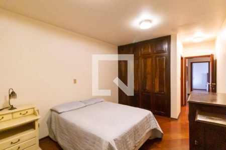 Casa à venda com 1008m², 5 quartos e 5 vagas Casa à venda com 1008m², 5 quartos e 5 vagasQuarto 5