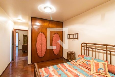 Casa à venda com 1008m², 5 quartos e 5 vagas Casa à venda com 1008m², 5 quartos e 5 vagasQuarto da suíte 2