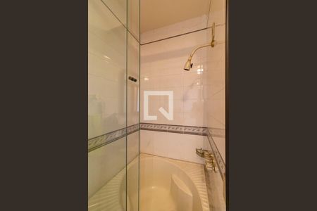 Casa à venda com 1008m², 5 quartos e 5 vagas Casa à venda com 1008m², 5 quartos e 5 vagasBanheiro da suíte 2