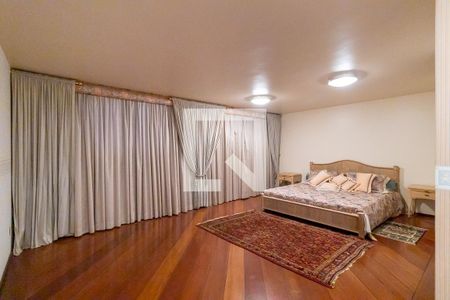 Casa à venda com 1008m², 5 quartos e 5 vagas Casa à venda com 1008m², 5 quartos e 5 vagasQuarto da suíte 1