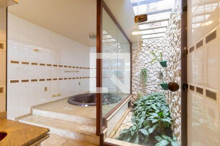 Casa à venda com 1008m², 5 quartos e 5 vagas Casa à venda com 1008m², 5 quartos e 5 vagasBanheiro da suíte 1