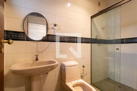 Casa à venda com 1008m², 5 quartos e 5 vagas Casa à venda com 1008m², 5 quartos e 5 vagasBanheiro de hospede