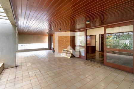 Casa à venda com 1008m², 5 quartos e 5 vagas Casa à venda com 1008m², 5 quartos e 5 vagasVaranda