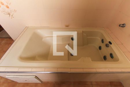 Casa à venda com 250m², 3 quartos e 3 vagasBanheiro do Quarto 1