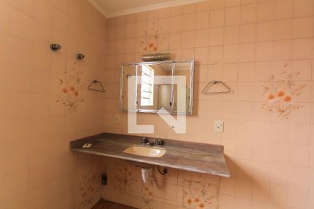 Casa à venda com 250m², 3 quartos e 3 vagasBanheiro do Quarto 1