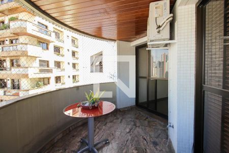 Apartamento à venda com 254m², 3 quartos e 4 vagasVaranda da Copa