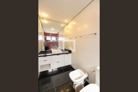 Apartamento à venda com 254m², 3 quartos e 4 vagasBanheiro da Suíte 2