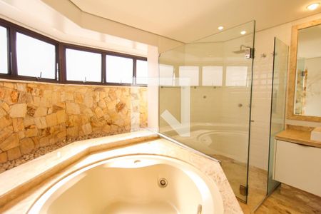 Apartamento à venda com 254m², 3 quartos e 4 vagasBanheiro da Suíte 1