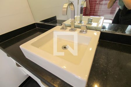 Apartamento à venda com 254m², 3 quartos e 4 vagasBanheiro da Suíte 2