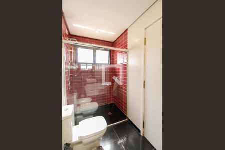 Apartamento à venda com 254m², 3 quartos e 4 vagasBanheiro da Suíte 2