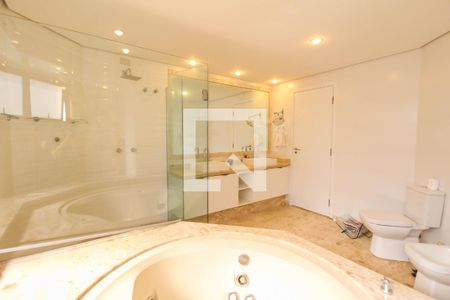 Apartamento à venda com 254m², 3 quartos e 4 vagasBanheiro da Suíte 1