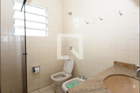 Casa à venda com 130m², 3 quartos e 4 vagasBanheiro