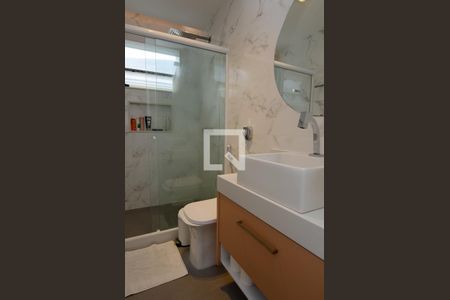 Casa de condomínio à venda com 400m², 5 quartos e 2 vagas Casa de condomínio à venda com 400m², 5 quartos e 2 vagasBanheiro da Suíte 1