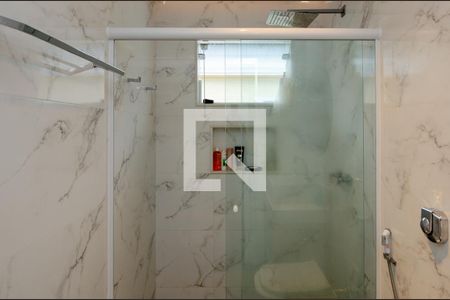 Casa de condomínio à venda com 400m², 5 quartos e 2 vagas Casa de condomínio à venda com 400m², 5 quartos e 2 vagasBanheiro da Suíte 1