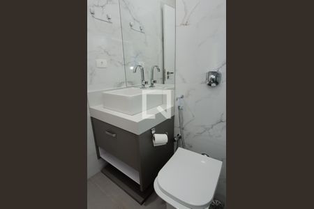 Casa de condomínio à venda com 400m², 5 quartos e 2 vagas Casa de condomínio à venda com 400m², 5 quartos e 2 vagasBanheiro da Suíte 2