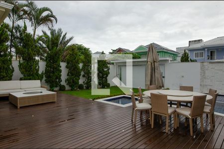 Casa de condomínio à venda com 400m², 5 quartos e 2 vagas Casa de condomínio à venda com 400m², 5 quartos e 2 vagasÁrea externa