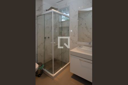 Casa de condomínio à venda com 400m², 5 quartos e 2 vagas Casa de condomínio à venda com 400m², 5 quartos e 2 vagasBanheiro 1