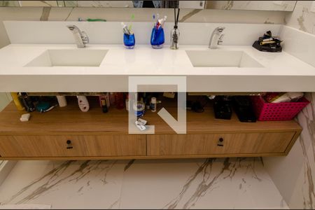 Casa de condomínio à venda com 400m², 5 quartos e 2 vagas Casa de condomínio à venda com 400m², 5 quartos e 2 vagasBanheiro da Suíte 3