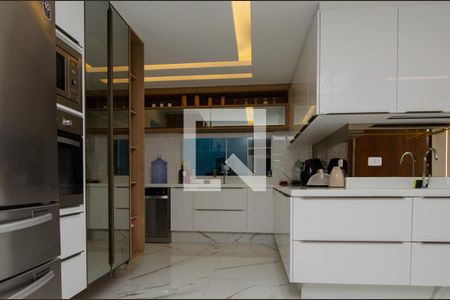 Casa de condomínio à venda com 400m², 5 quartos e 2 vagas Casa de condomínio à venda com 400m², 5 quartos e 2 vagasCozinha