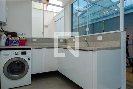 Casa de condomínio à venda com 400m², 5 quartos e 2 vagas Casa de condomínio à venda com 400m², 5 quartos e 2 vagasÁrea de serviço