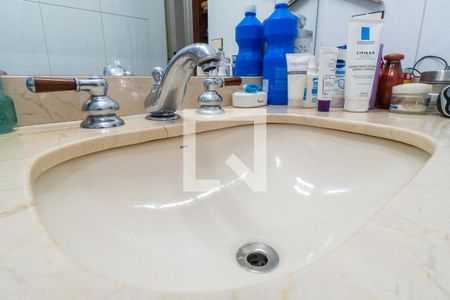 Casa à venda com 350m², 5 quartos e 5 vagas Casa à venda com 350m², 5 quartos e 5 vagasBanheiro da Suíte 1 Detalhe