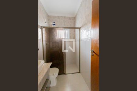 Casa para alugar com 130m², 3 quartos e 3 vagas Casa para alugar com 130m², 3 quartos e 3 vagasBanheiro