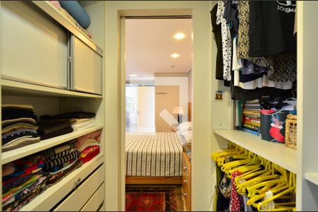 Apartamento à venda com 220m², 4 quartos e 3 vagasSuíte 2