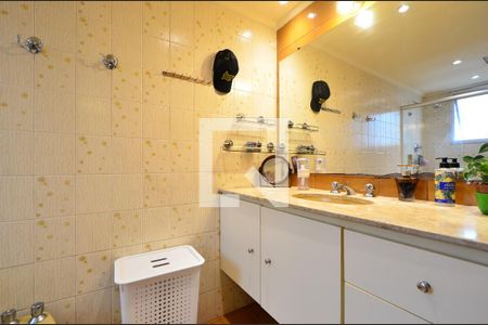 Apartamento à venda com 220m², 4 quartos e 3 vagasBanheiro da Suíte 1