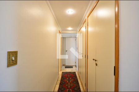 Apartamento à venda com 220m², 4 quartos e 3 vagasCorredor