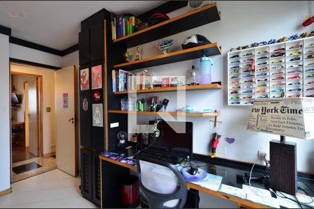 Apartamento à venda com 220m², 4 quartos e 3 vagasQuarto