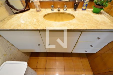 Apartamento à venda com 220m², 4 quartos e 3 vagasBanheiro da Suíte 1