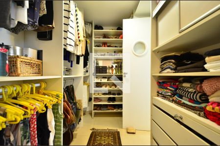 Apartamento à venda com 220m², 4 quartos e 3 vagasSuíte 2