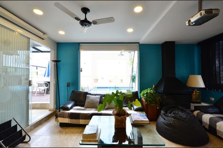 Apartamento à venda com 220m², 4 quartos e 3 vagasCobertura