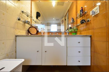 Apartamento à venda com 220m², 4 quartos e 3 vagasBanheiro da Suíte 1