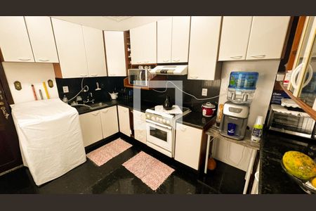 Casa à venda com 360m², 7 quartos e 8 vagasCozinha