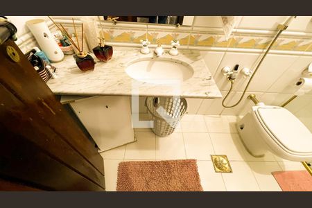 Casa à venda com 360m², 7 quartos e 8 vagasBanheiro 4