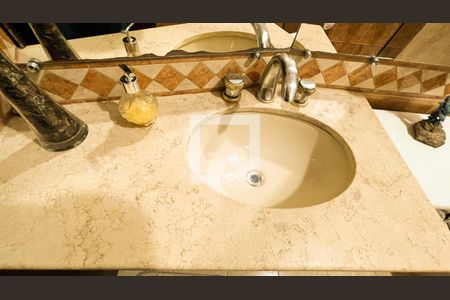 Casa à venda com 360m², 7 quartos e 8 vagasBanheiro 1