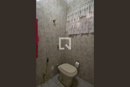 Casa à venda com 245m², 4 quartos e 2 vagas Casa à venda com 245m², 4 quartos e 2 vagasBanheiro