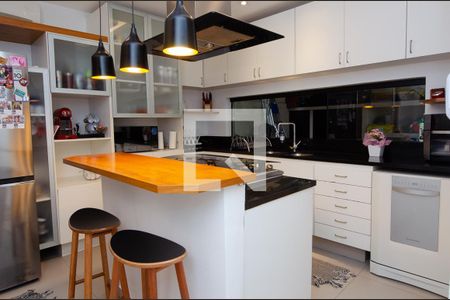 Casa de condomínio para alugar com 293m², 4 quartos e 2 vagas Casa de condomínio para alugar com 293m², 4 quartos e 2 vagasCozinha