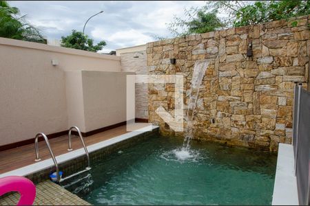 Casa de condomínio para alugar com 293m², 4 quartos e 2 vagas