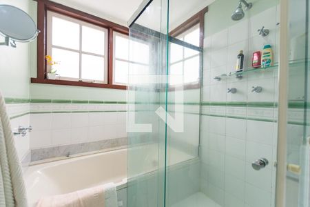 Casa de condomínio à venda com 500m², 5 quartos e 2 vagas Casa de condomínio à venda com 500m², 5 quartos e 2 vagasBanheiro