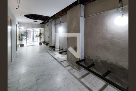 Apartamento à venda com 80m², 2 quartos e 1 vaga Apartamento à venda com 80m², 2 quartos e 1 vagaFachada e portaria