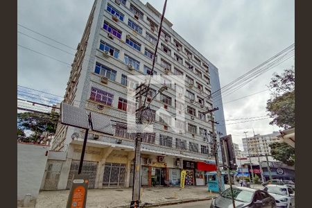 Apartamento à venda com 80m², 2 quartos e 1 vaga Apartamento à venda com 80m², 2 quartos e 1 vagaFachada e portaria