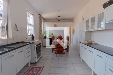 Casa à venda com 600m², 8 quartos e 4 vagascozinha 1