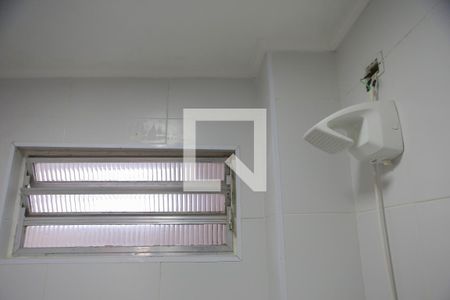 Banheiro de kitnet/studio para alugar com 1 quarto, 25m² em José Menino, Santos