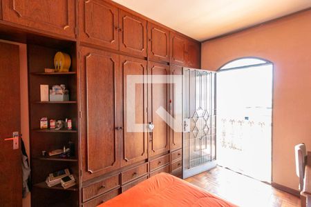 Casa à venda com 246m², 4 quartos e 4 vagas Casa à venda com 246m², 4 quartos e 4 vagasQuarto 3
