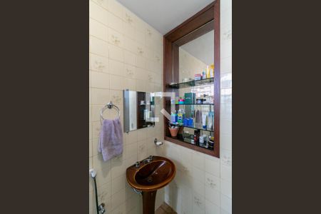 Casa à venda com 246m², 4 quartos e 4 vagas Casa à venda com 246m², 4 quartos e 4 vagasBanheiro da Suíte